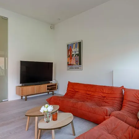 Huswell - Cozy With Garden Apartmán
